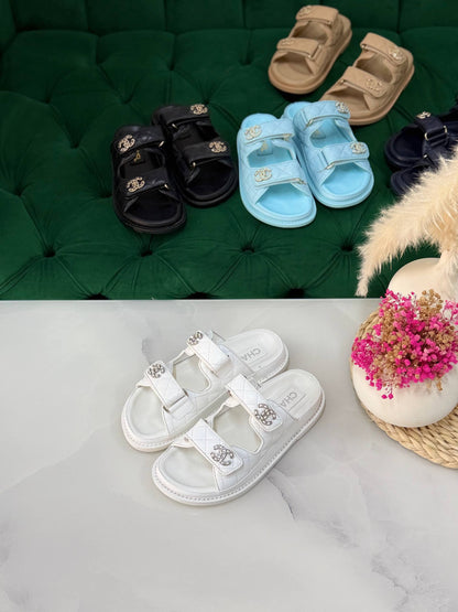 Chanel 
Vip quality 
Size:36 to 41 
450 dhs✅

Zain113
♥️♥️♥️