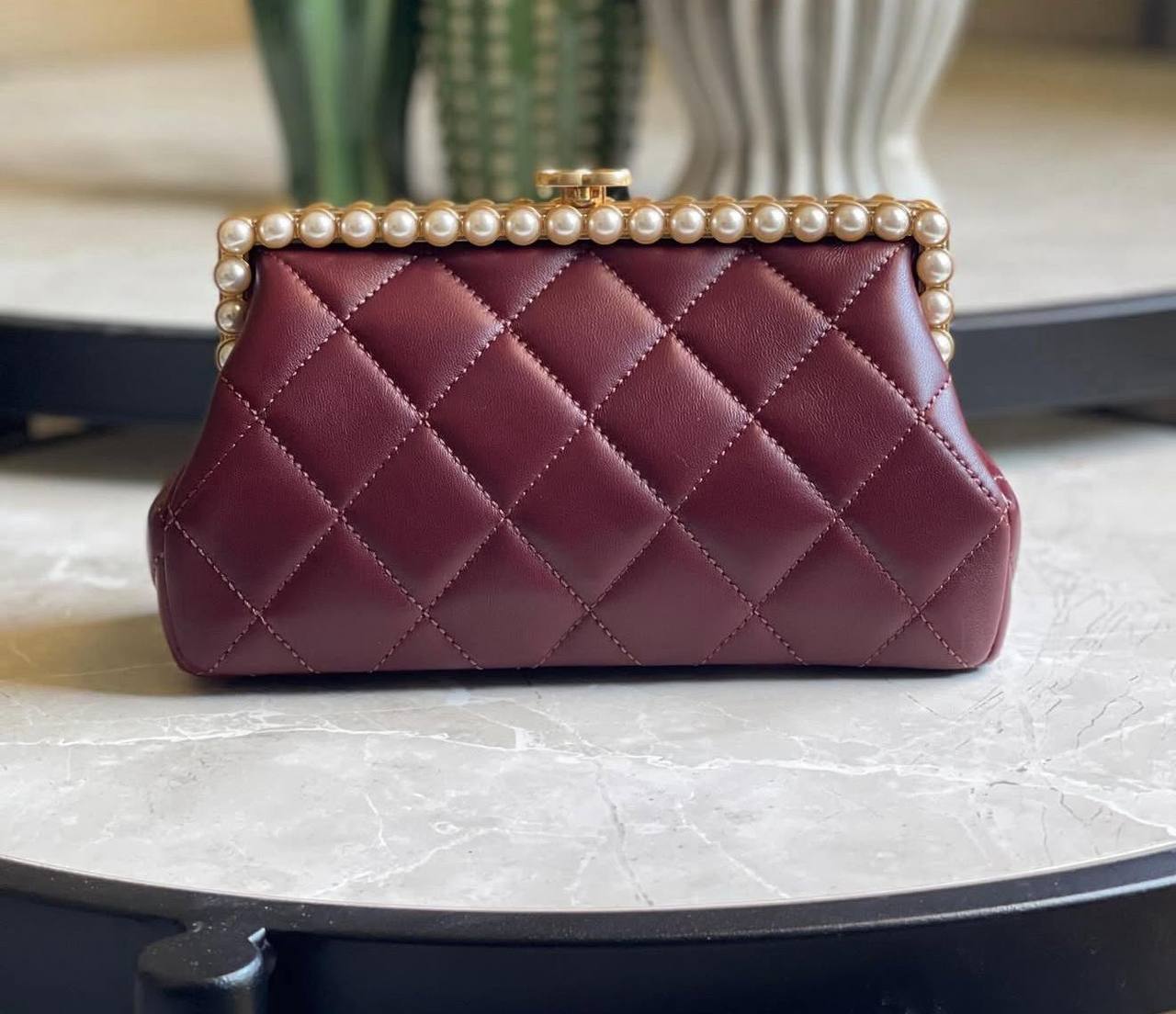 Chanel

with box 
🎁🎁🎁

230 dhs✅

Zain175
♥️♥️♥️
