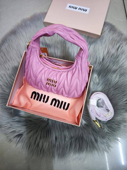 Miu Miu
90 dhs✅

with box。
🎁🎁🎁

22cm

Zain26
♥️♥️♥️