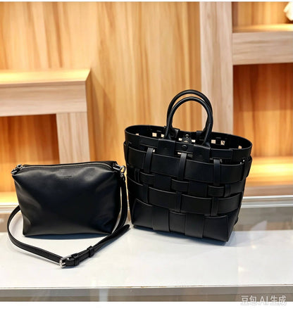 BOTTEGA 

Bag the wholesale 
100 dhs🇦🇪🇦🇪🇦🇪

Size 23cm
Zain161
♥️♥️♥️