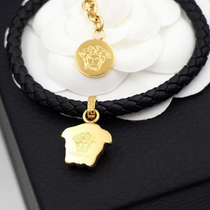 Versace Bracelet🦋
Unisex ⚧️
Master quality 🎊

*45* AED normal box 📦

Zain48
❣️❣️❣️