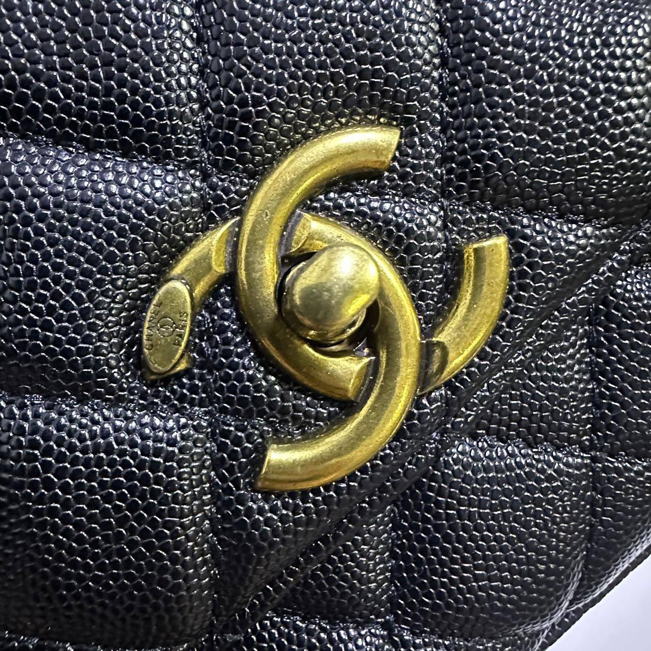 CHANEL 
 GOOD QUALITY WITH MAGNETS BOX 🎁
110 dhs✅

Zain295
♥️♥️♥️