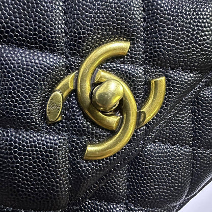 CHANEL 
 GOOD QUALITY WITH MAGNETS BOX 🎁
110 dhs✅

Zain295
♥️♥️♥️