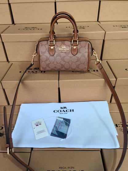 Coach

with box
🎁🎁🎁

90 dhs❤️

Zain143
♥️♥️♥️