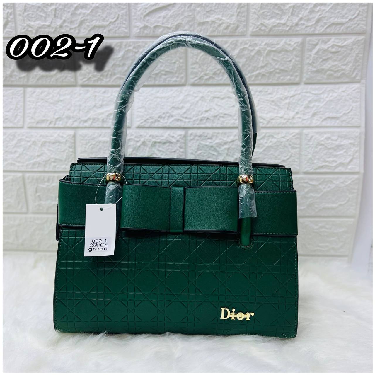 Dior with Wallet 
110 dhs🪙🌨️

Zain232
♥️♥️♥️