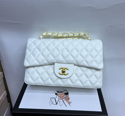 Chanel 
New arrival 
Size 25cm
110 dhs💓
With box 📦

Zain70
♥️♥️♥️