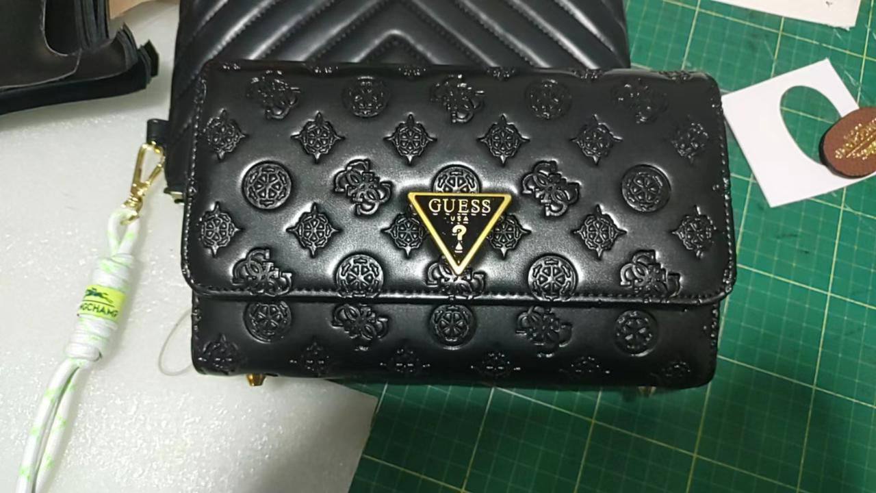 Bags
85 dhs✅
With box
Size22cm

Zain06
♥️♥️♥️