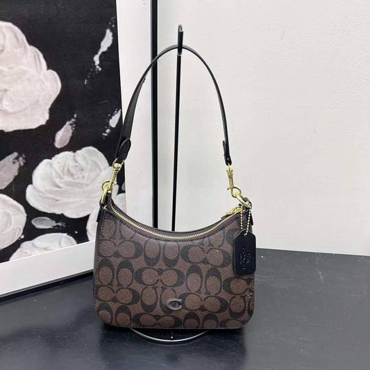 Coach 

65 dhs✅

Zain232
♥️♥️♥️