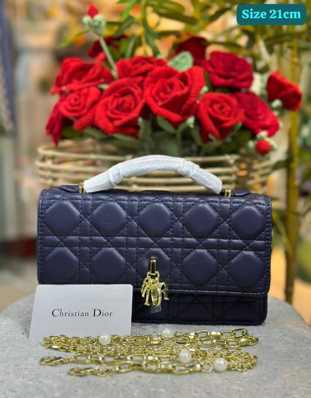 Dior
Good quality 
with box 
100 dhs✅

Zain186
♥️♥️♥️