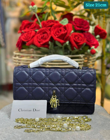 Dior
Good quality 
with box 
100 dhs✅

Zain186
♥️♥️♥️
