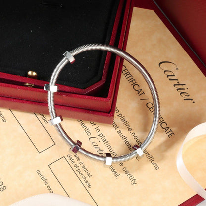 Cartier ❤️‍🔥*
Bangle ✨
Master quality 💯
With normal boxes 🗃️ 
60 dhs✅
With master box 📦 
100 dhs✅

Zain216
♥️♥️♥️