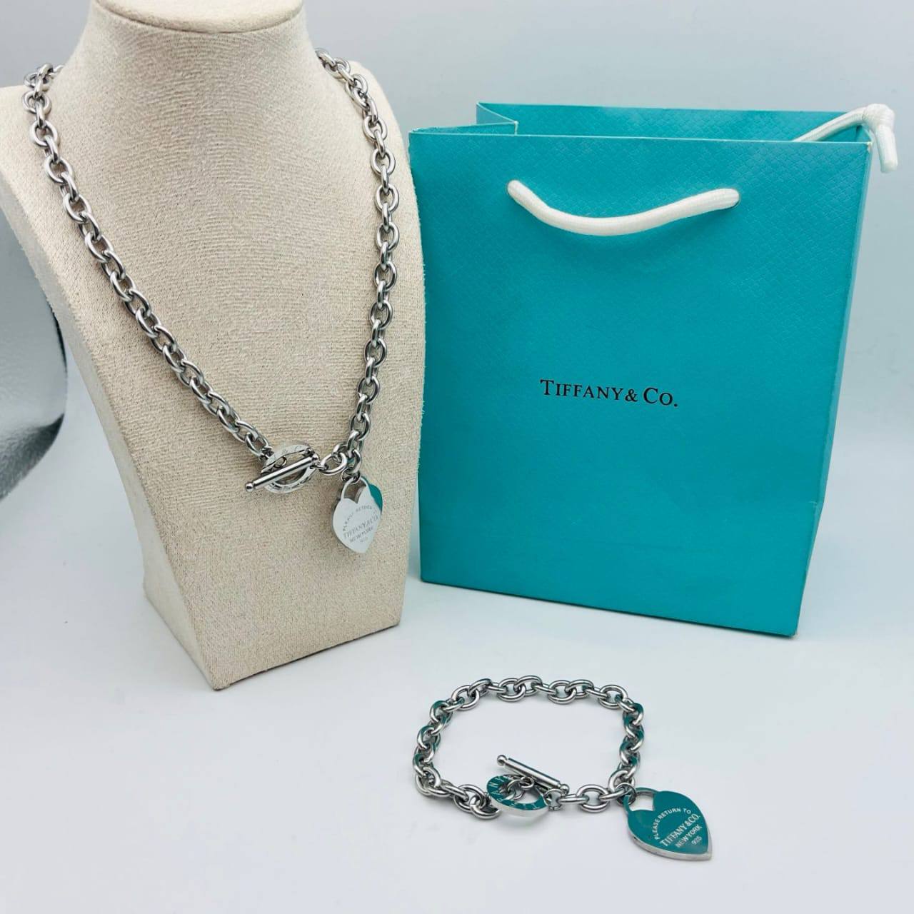 New arrival 
Tiffany non tarnish set of 2 
55 dhs🪙🌨️
65 dhs🪙🌨️
with Tiffany box and paperbag
🎁🎁🎁

Zain243
♥️♥️♥️
