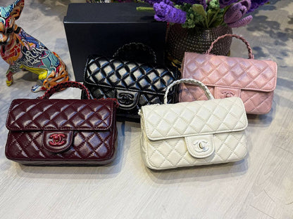 Chanel
20*6*12cm
70 dhs🪙💕

with Box
🎁🎁🎁

Zain44
♥️♥️♥️