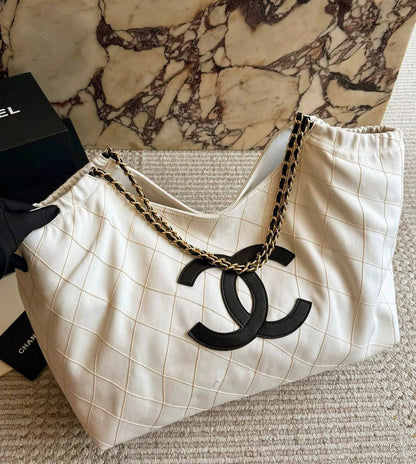 CHANEL NEW CAME BIG SIZE COPY ONE 
210 dhs🇦🇪🇦🇪

Zain295
♥️♥️♥️