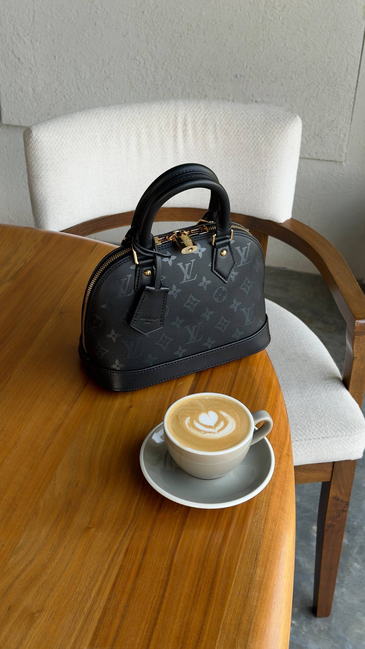 New collection ⚜️
LV 🧡
VIP quality 💎
Alma BB ✨
Size : 23.5 cm
For Price 👇 WhatsApp✅
0568585901 
0507557372
0552275751 Owner Zain 👌

Zain336
♥️♥️♥️