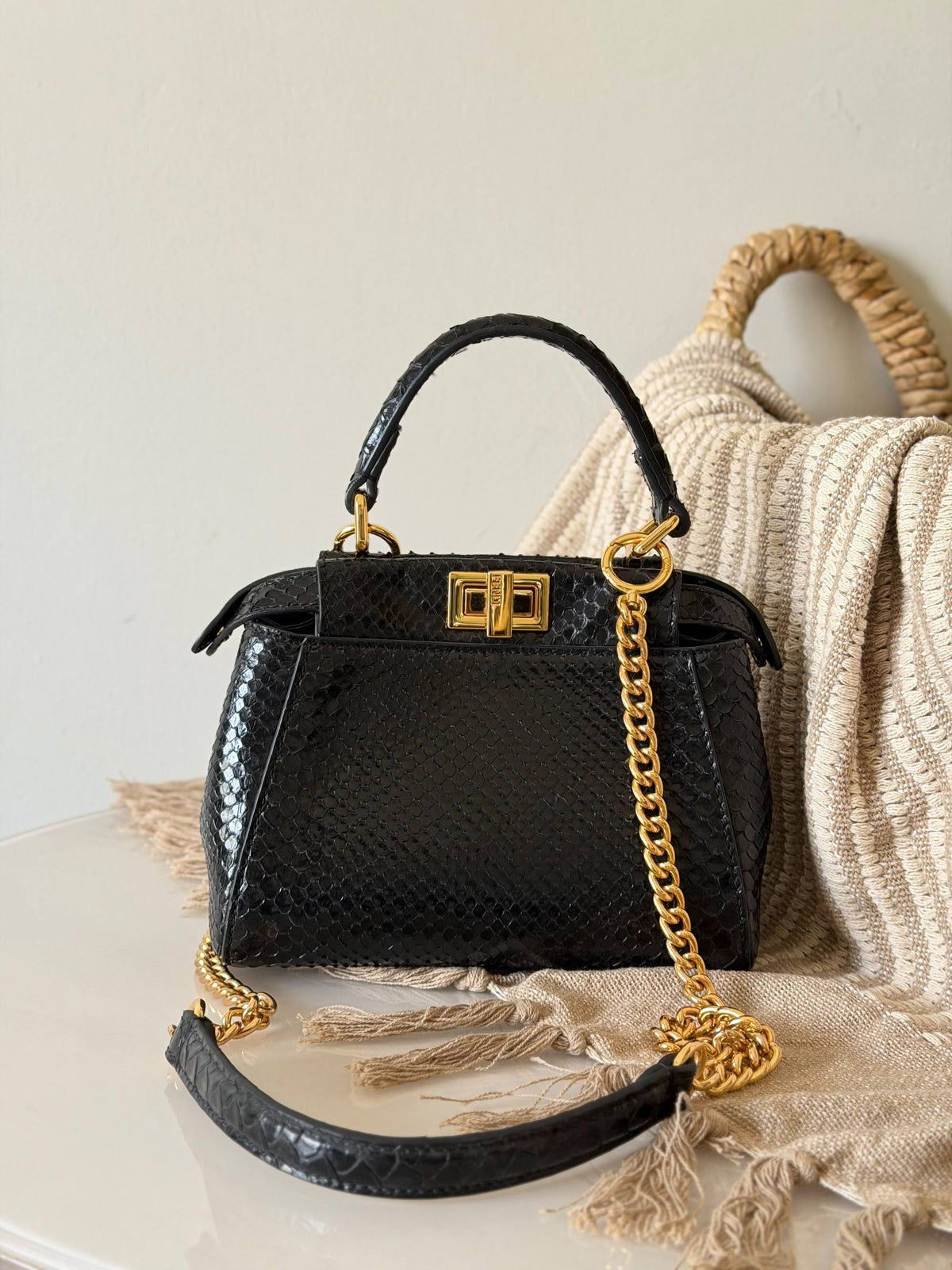 Fendi. Peekaboo 
Snake leather 
Size :23 cm

For Price 👇 WhatsApp✅
0568585901 
0507557372
0552275751 Owner Zain 👌

Zain315
♥️♥️♥️