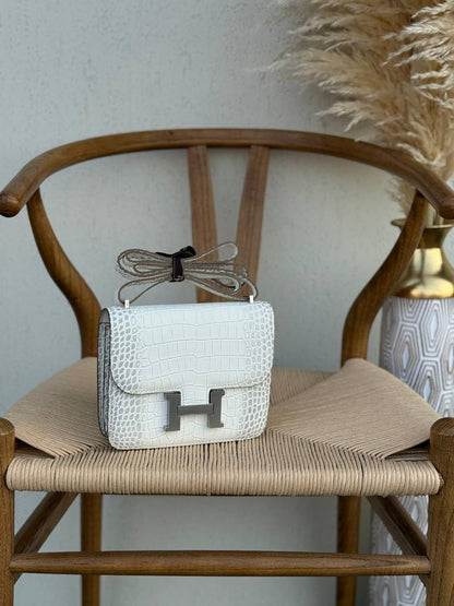 Available Again✨✨✨
HERMES
18cm
370 dhs🪙🌺
Top quality 
With box🎁

Zain218
♥️♥️♥️