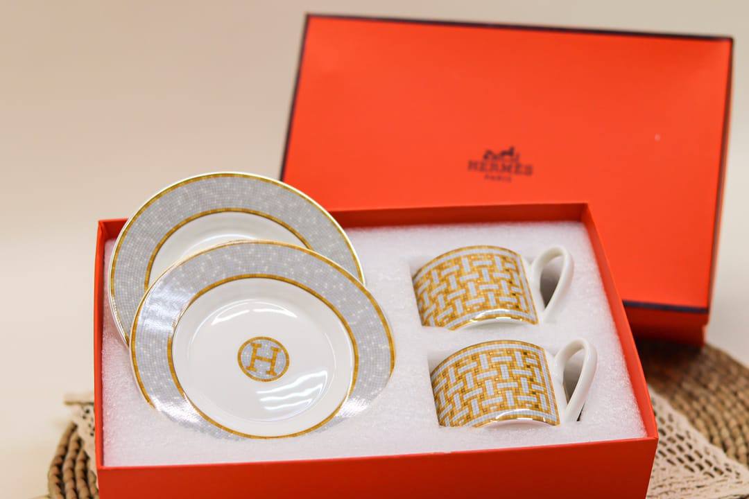 Branded mugs set

130 dhs 
set 4 pc 

with box🎁🎁🎁

Zain205
♥️♥️♥️