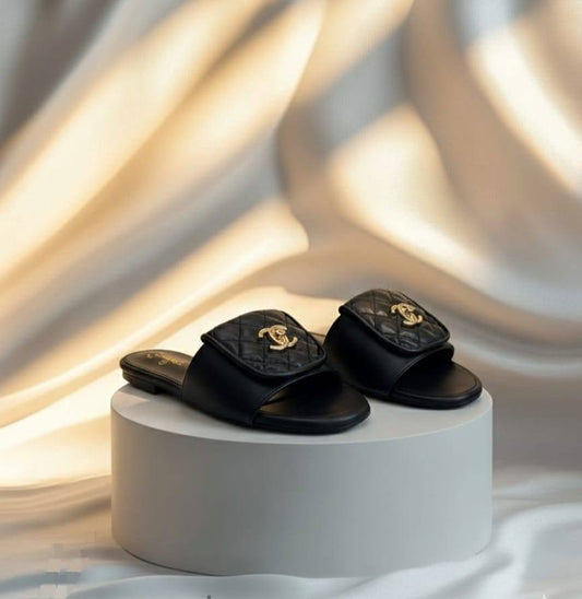 CHANEL
☘️ *SIZE  36  to 41 ☘️                                                                                                       
180 dhs💓

Zain224
