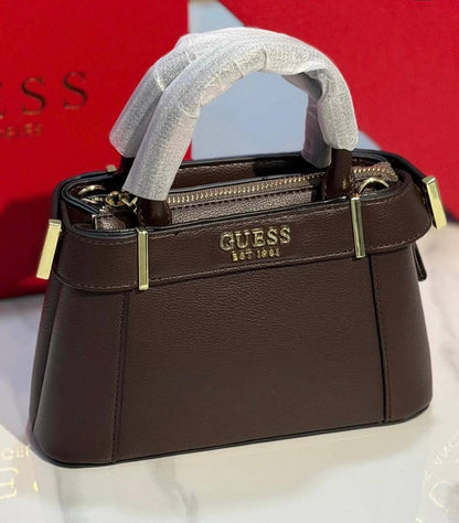 Guess

110 dhs✅

high quality 

With box
🎁🎁🎁

Zain26
♥️♥️♥️