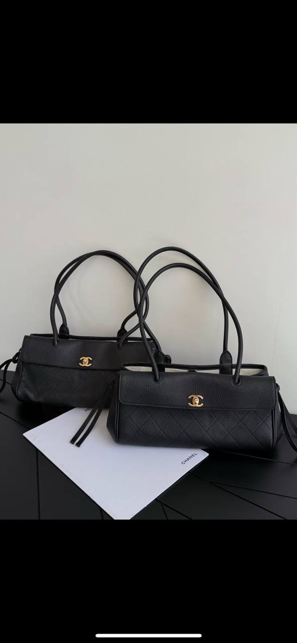 Chanel
Copy one 
with box 
280 dhs🇦🇪🇦🇪

Zain137
♥️♥️♥️