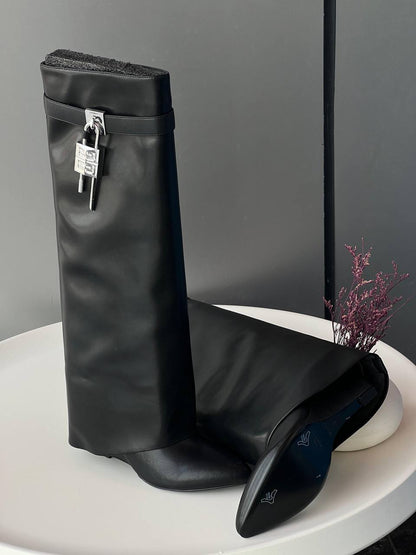 Gevenchy boot long🌹
36_41
Super high quality* 
700 dhs🪙🖤
750 dhs🪙🖤
Zain176
♥️♥️♥️