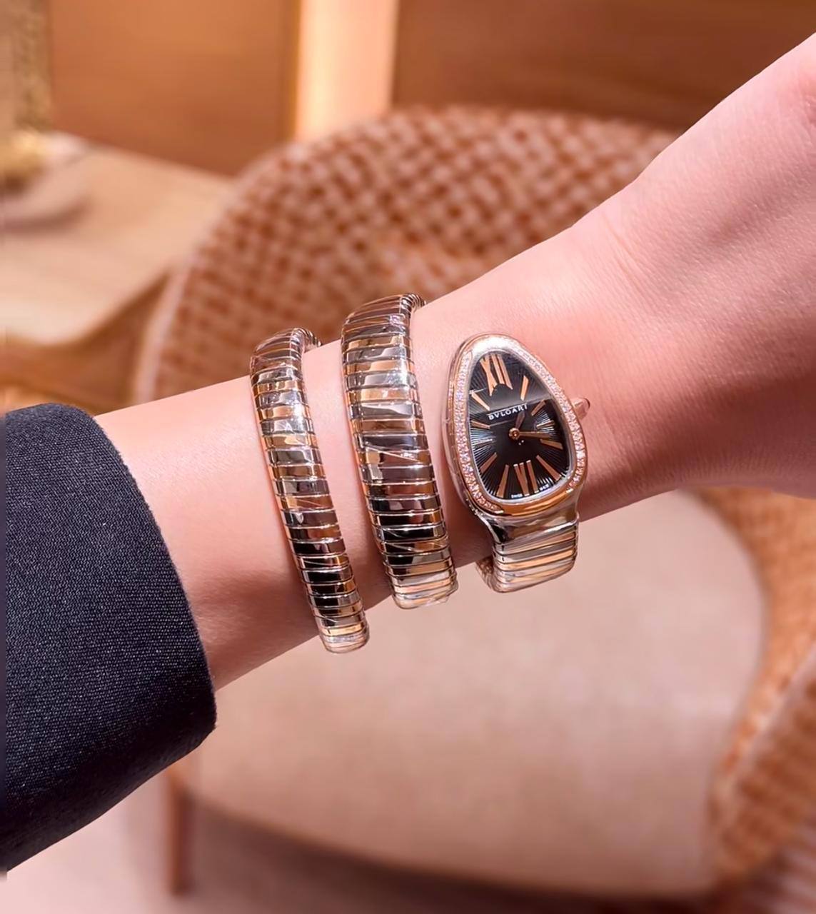Bvlgari Snake 🐍
Ladies Watch 
Good Quality
250 dhs💓

Zain33
♥️♥️♥️