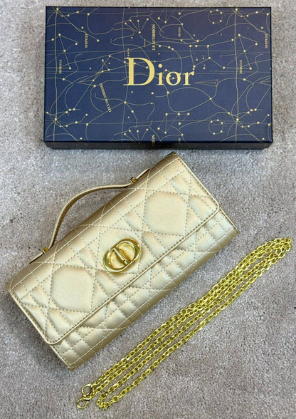 DIOR 
GOOD QUALITY 🔥
90 DHS💓

WITH BOX 📦
🎁🎁🎁

Zain28
♥️♥️♥️