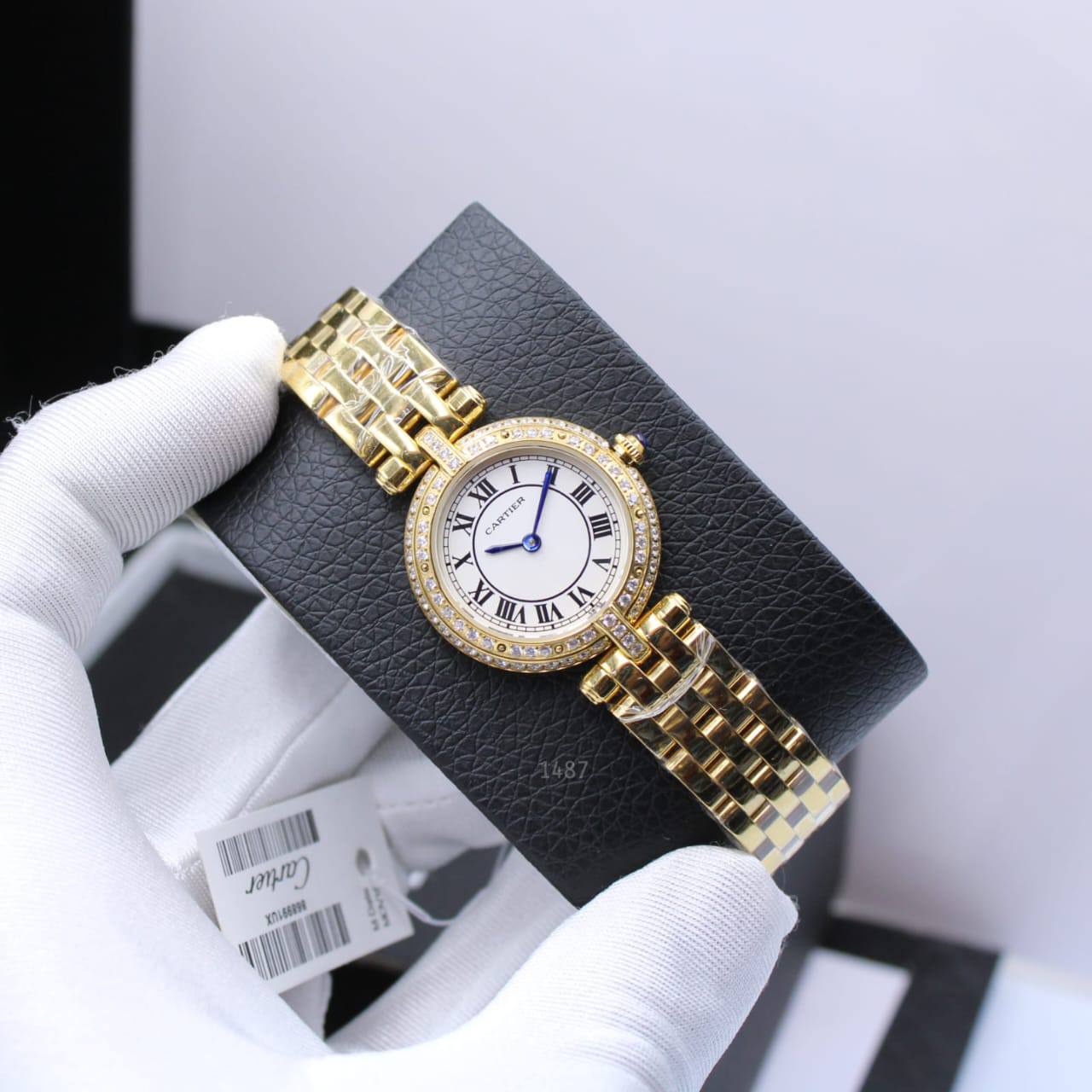 Cartier stone 
350 dhs💛

Without stone 
320 dhs💛

Zain304
♥️♥️♥️