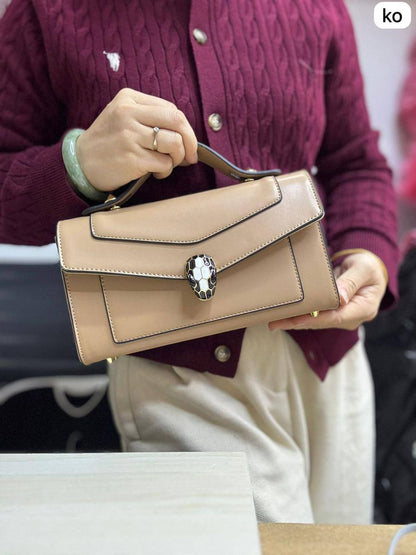 🌟 Bvlgari Forever hot design ❤️‍🔥
1️⃣ First quality +🎁
Size : 23 * 14 cm
90 dhs🌺

with box🎁🎁🎁

Zain115
♥️♥️♥️