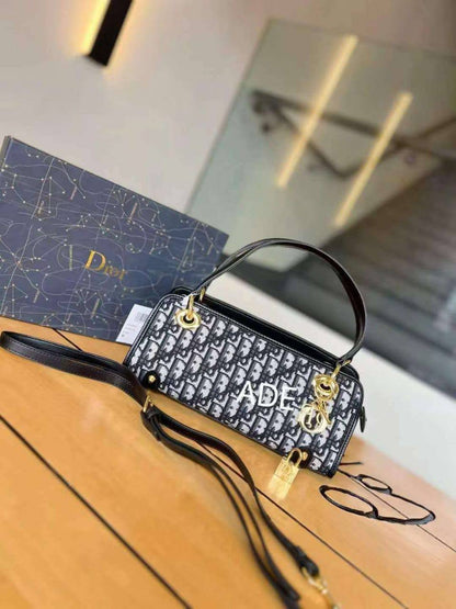 Dior

110 dhs✅

with box
🎁🎁🎁

Zain203
♥️♥️♥️