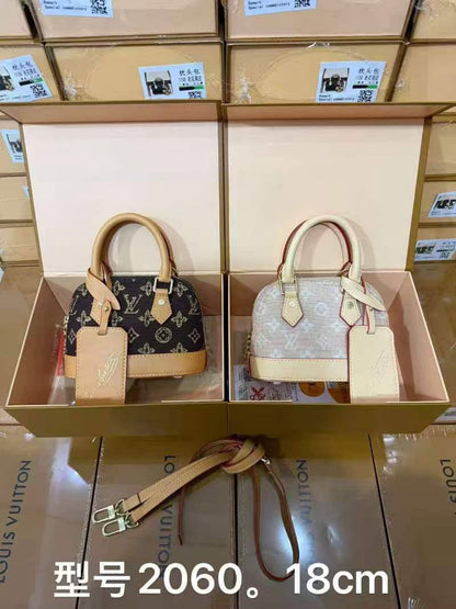 LV - Coach - Gucci - Chanel
85 dhs✅

Zain299
♥️♥️♥️