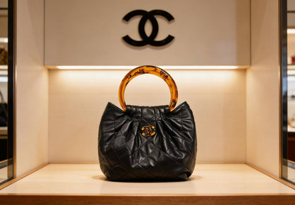 Chanel
105 dhs✅ 
with box 
🎁🎁🎁

Size :18/20/7

Zain07
♥️♥️♥️
