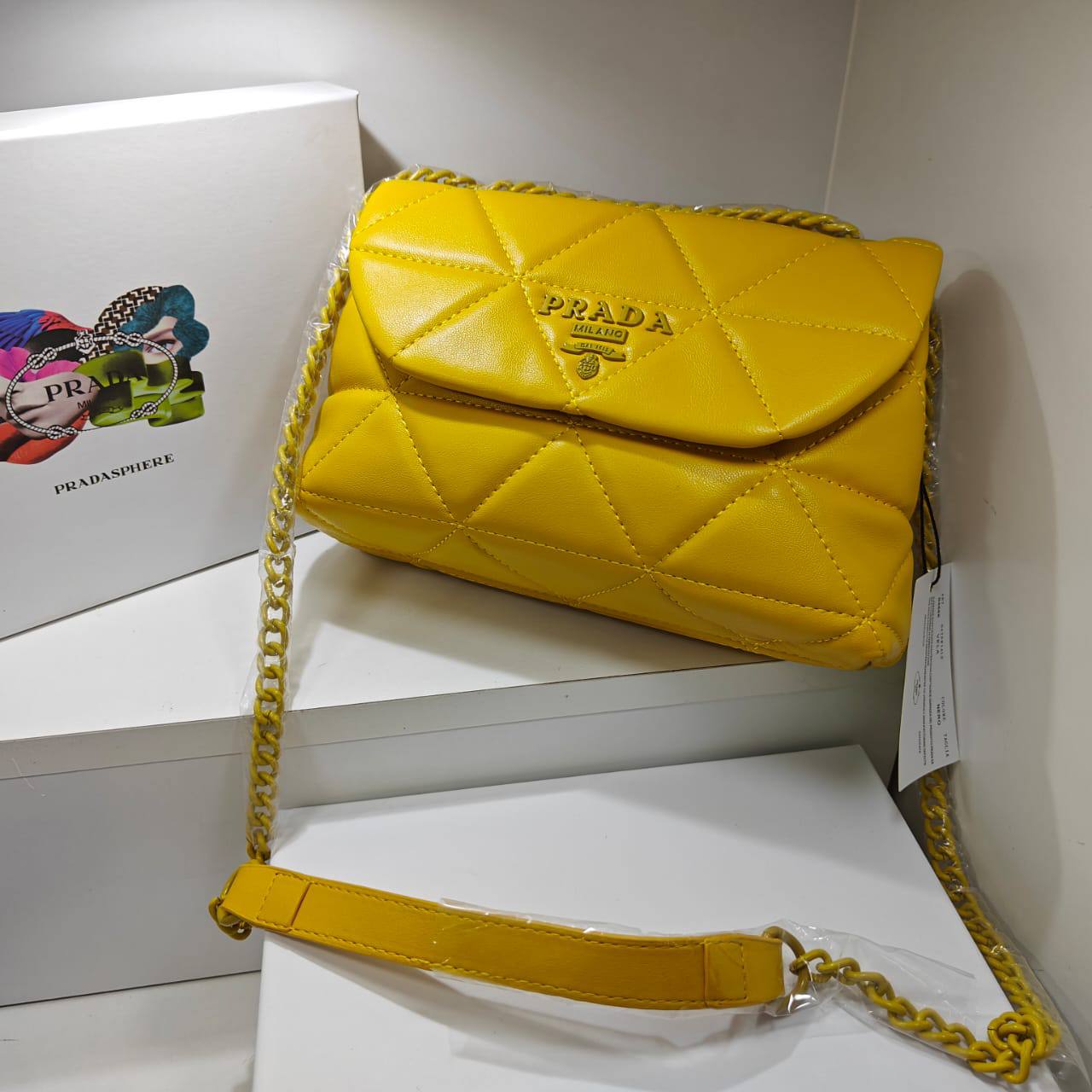 Prada
95 dhs✅ 
with box

Zain235
♥️♥️♥️