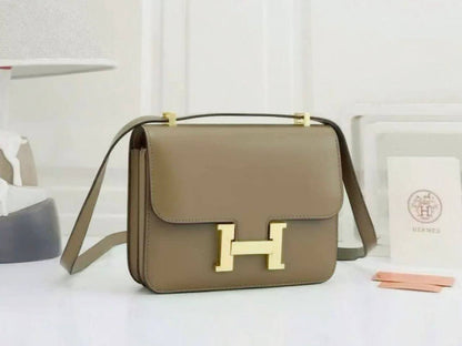 HERMES 
 GOOD QUALITY 
WITH BOX 
🎁🎁🎁

110 dhs✅

Zain39
♥️♥️♥️