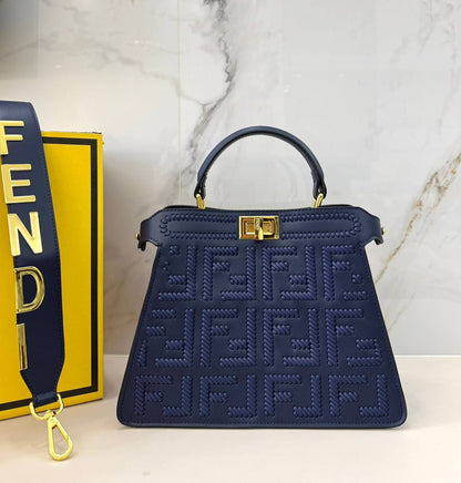FENDI 
COPY ONE 
WITH BOX 
210 dhs✅

Zain39
♥️♥️♥️