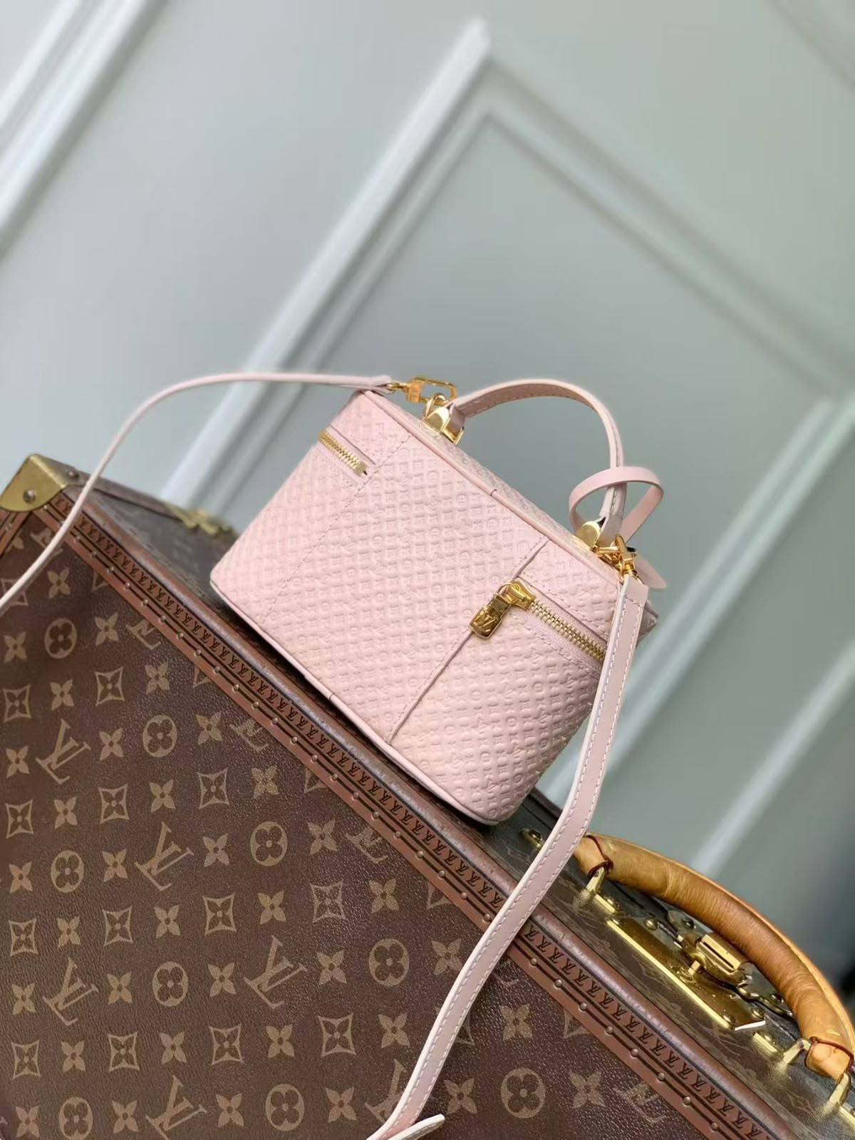 LV Vanity Chain Pouch
*Size 19 cm*
For Price 👇 WhatsApp✅
0568585901 
0507557372
0552275751 Owner Zain 👌

Zain274
♥️♥️♥️