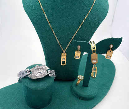 Watches boxes
Chanel
Dior
Gucci
LV

With box 
90 dhs🇦🇪🇦🇪

Zain45 
♥️♥️♥️