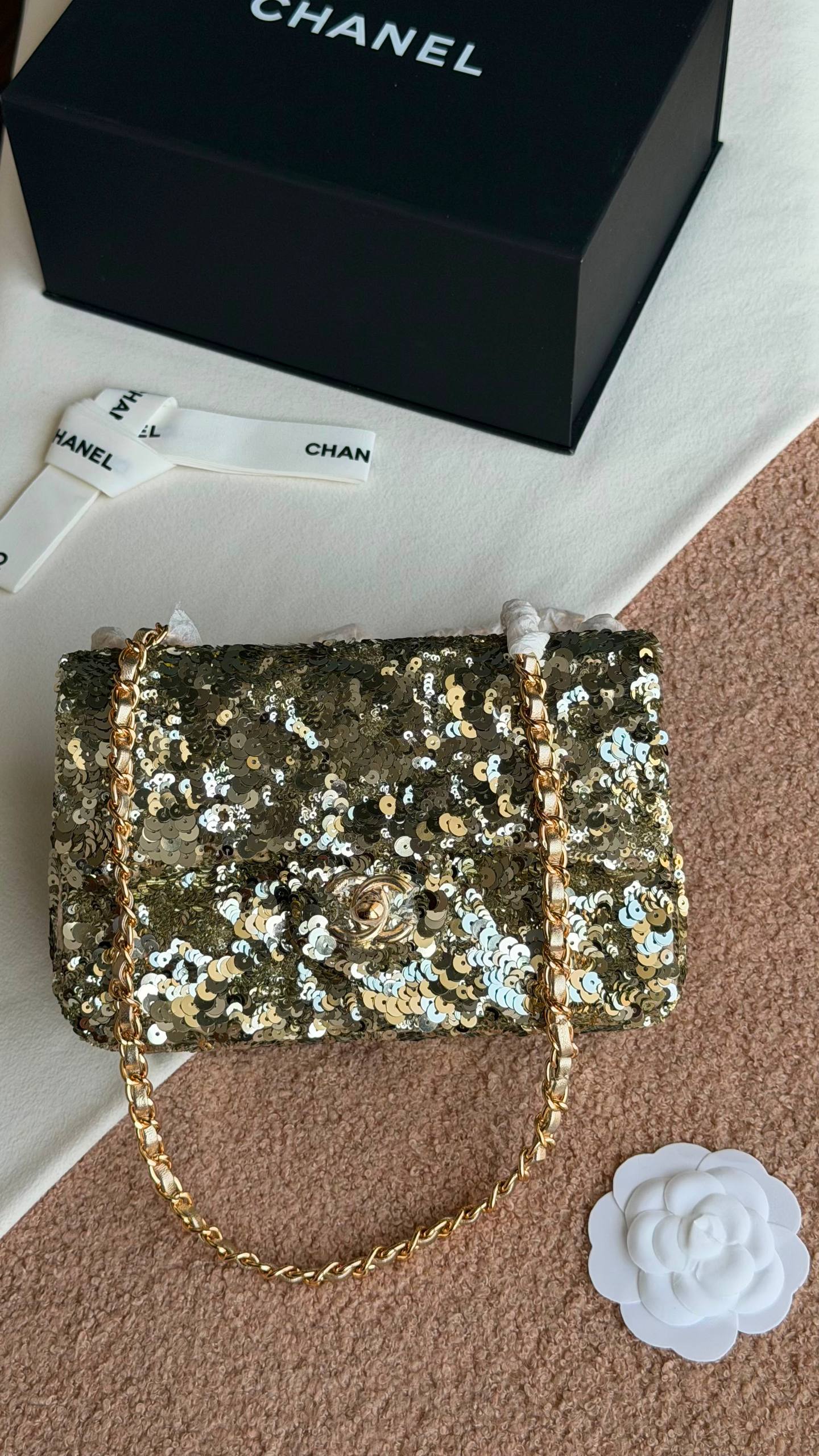 Chanel Limited Edition 🌈✨
Size : 20 Cm 
✨VIP QUALITY  ✨
With original Packing 🎁
For Price 👇 WhatsApp✅
0568585901 
0507557372
0552275751 Owner Zain 👌

Zain280
♥️♥️♥️