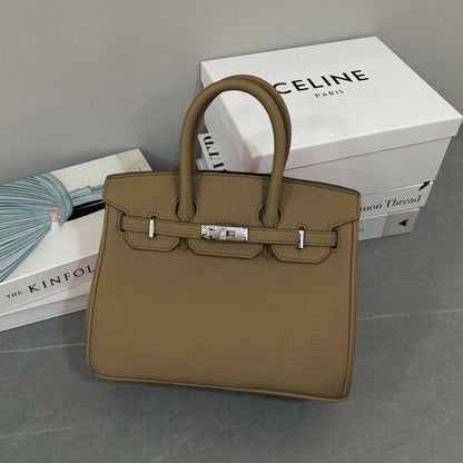 Hermes 
Best quality with box’s 
120 dhs✅
size 25 CM

Zain290
♥️♥️♥️