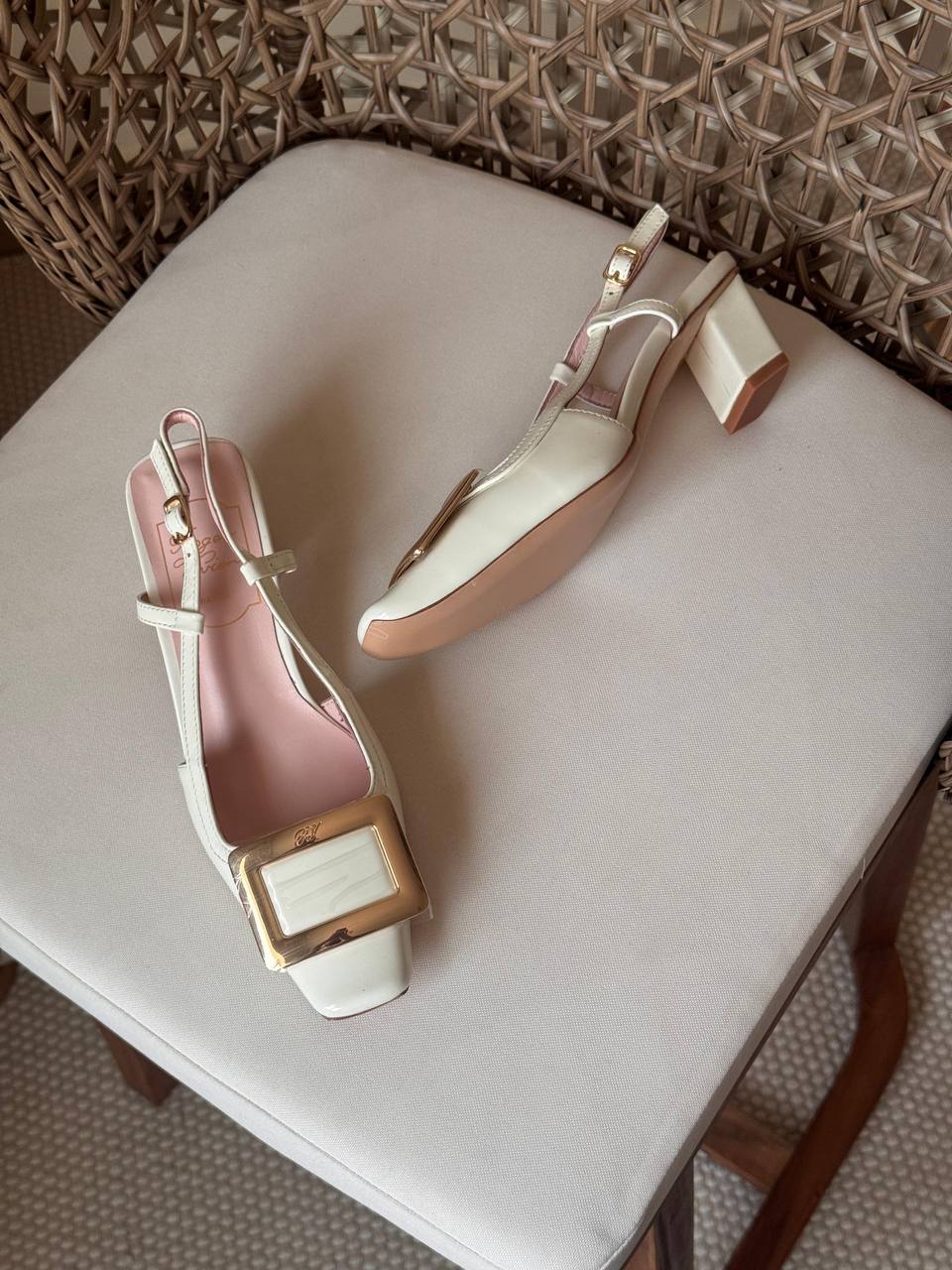 Roger Vivier
✨ New Collection
👠 36–41
💎 Premium Quality
🔥 Super Master
450 dhs💓

Zain198
♥️♥️♥️