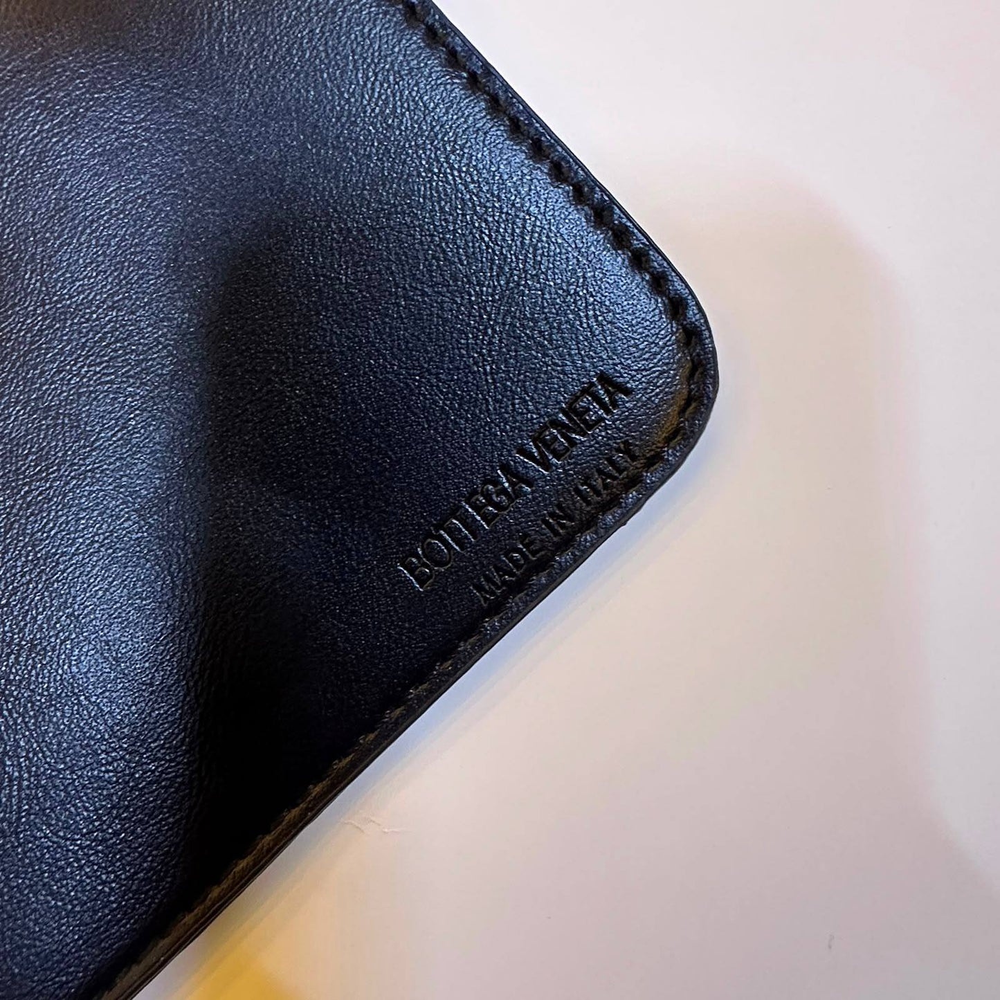 BOTTEGA NEW CAME HIGH QUALITY WITH BOX 
150 dhs✅

Zain295
♥️♥️♥️