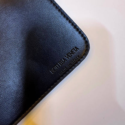 BOTTEGA NEW CAME HIGH QUALITY WITH BOX 
150 dhs✅

Zain295
♥️♥️♥️