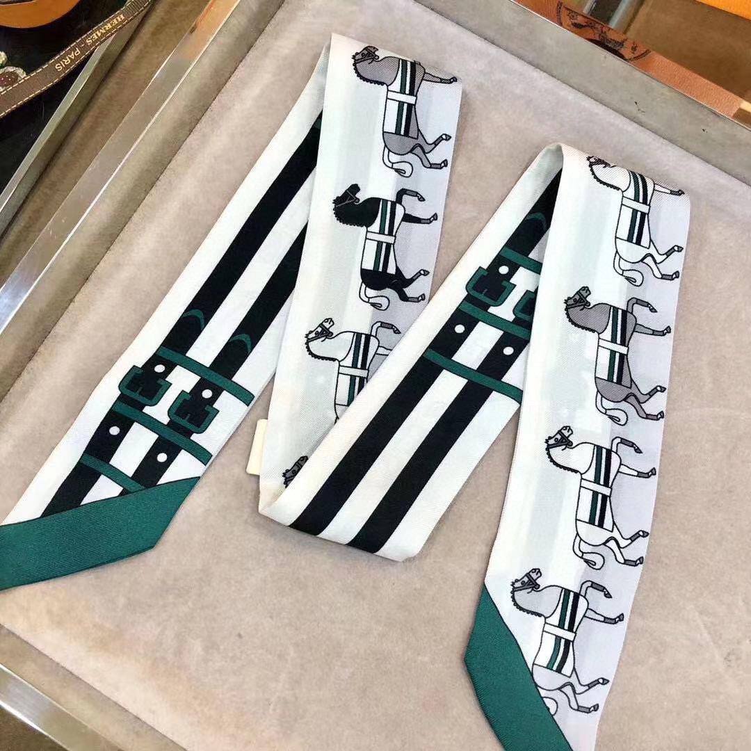 Silk Twilly Scarf 
Without box 🗃️ 
25 dhs✅

Zain231
♥️♥️♥️