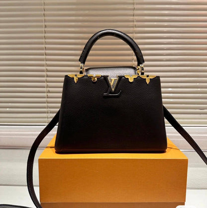 LV Capitalcines 
Size : 27 * 19 cm
110 dhs🪙💕
with box🎁

Zain115
♥️♥️♥️