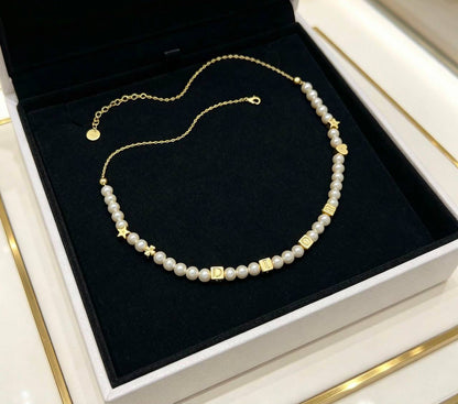 Dior 
Necklace 🐦‍🔥
Bracelet 🦋
Master quality 💯
With normal boxes 🗃️ 
120 dhs✅

With master box 📦 
140 dhs✅

Zain216
♥️♥️♥️