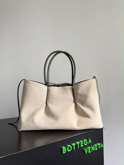 Bottega Veneta Pinacoteca tote bag 

For Price 👇 WhatsApp✅
0568585901 
0507557372
0552275751 Owner Zain 👌

Zain71
♥️♥️♥️