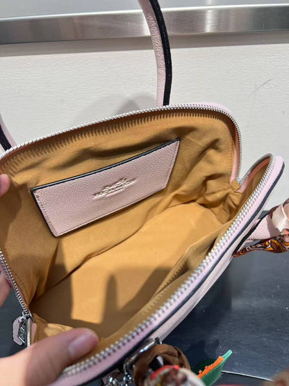 HERMES
ʙᴏʟɪᴅᴇ
ᴡɪᴛʜ ʟᴏɴɢ ʙᴇʟᴛ sᴛʀᴀᴘ
sɪᴢᴇ: 26 cm
ᴡɪᴛʜᴏᴜᴛ ʙᴏx

70 dhs🪙💕

Zain31
♥️♥️♥️