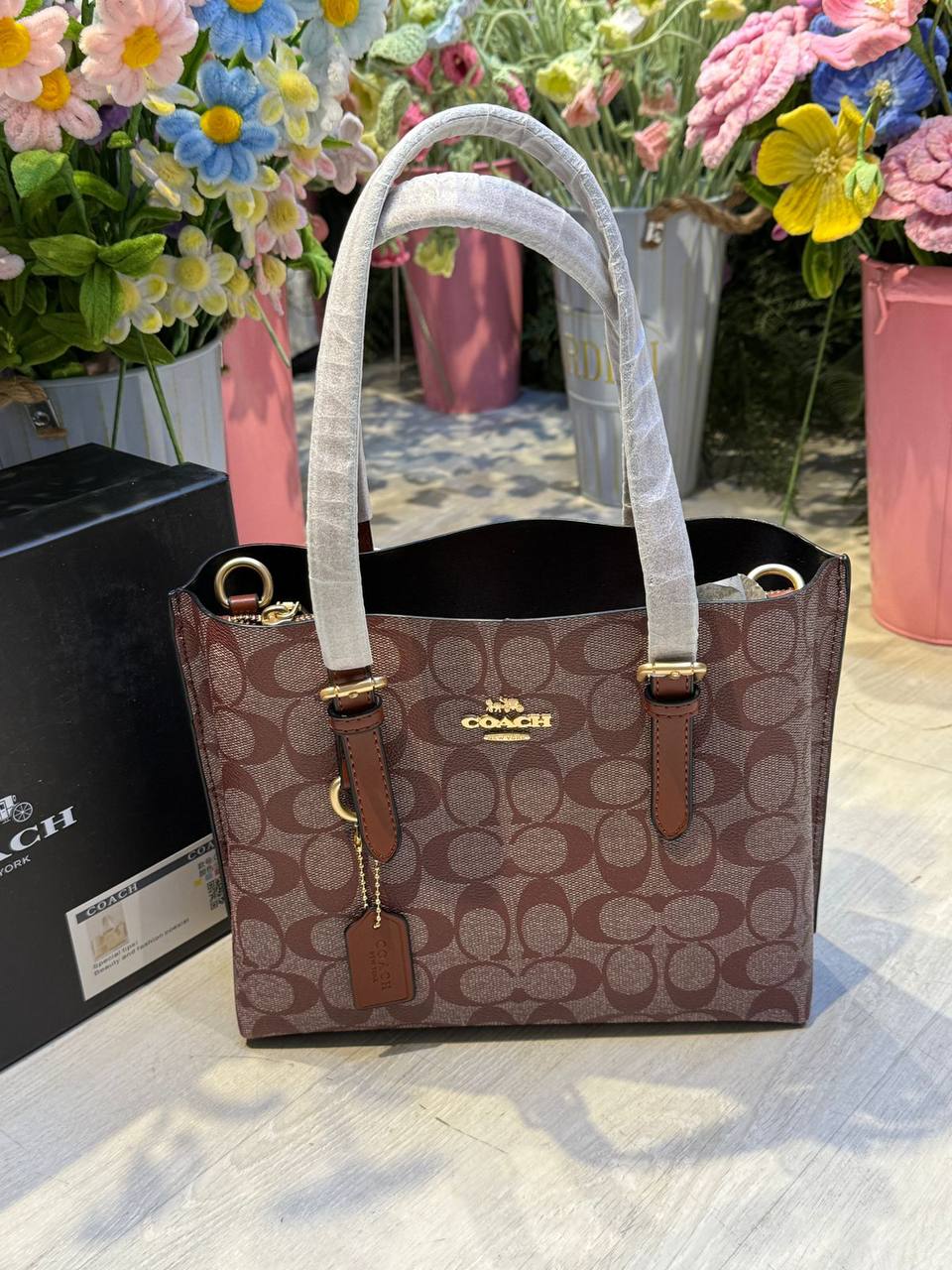 COACH 

3 section 25cm
105 dhs❤️ 

with Box
🎁🎁🎁

Zain44
♥️♥️♥️