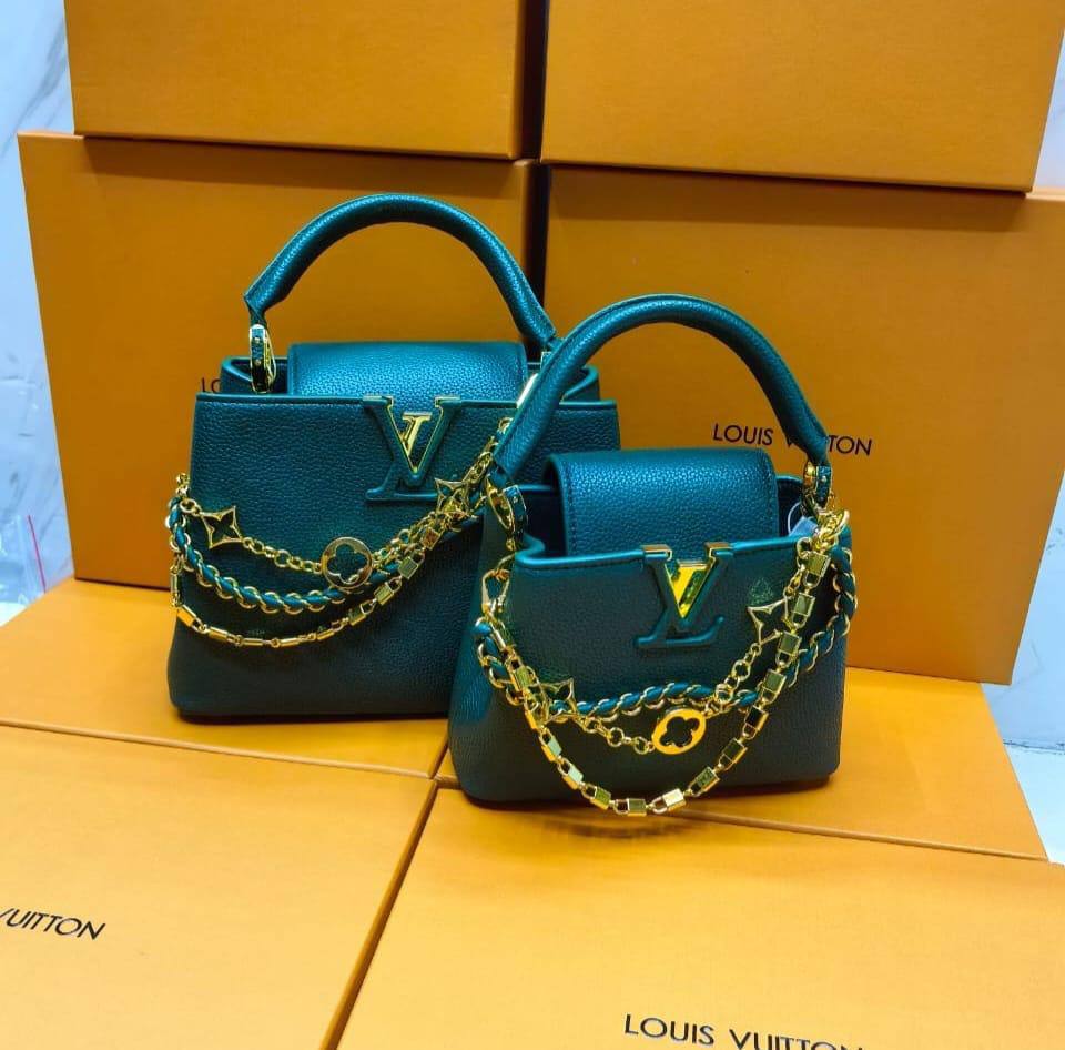 LV
27 cm 150 dhs💓
 20 cm 130 dhs💓
with box
🎁🎁🎁

Zain143
♥️♥️♥️